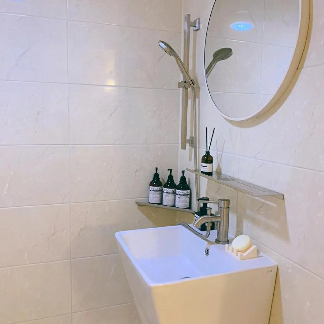 Hongdae, Gangnam, Seongsu, Subway Line 2, Accommodation For 6 People, Seoul Venture Town Station Südkorea