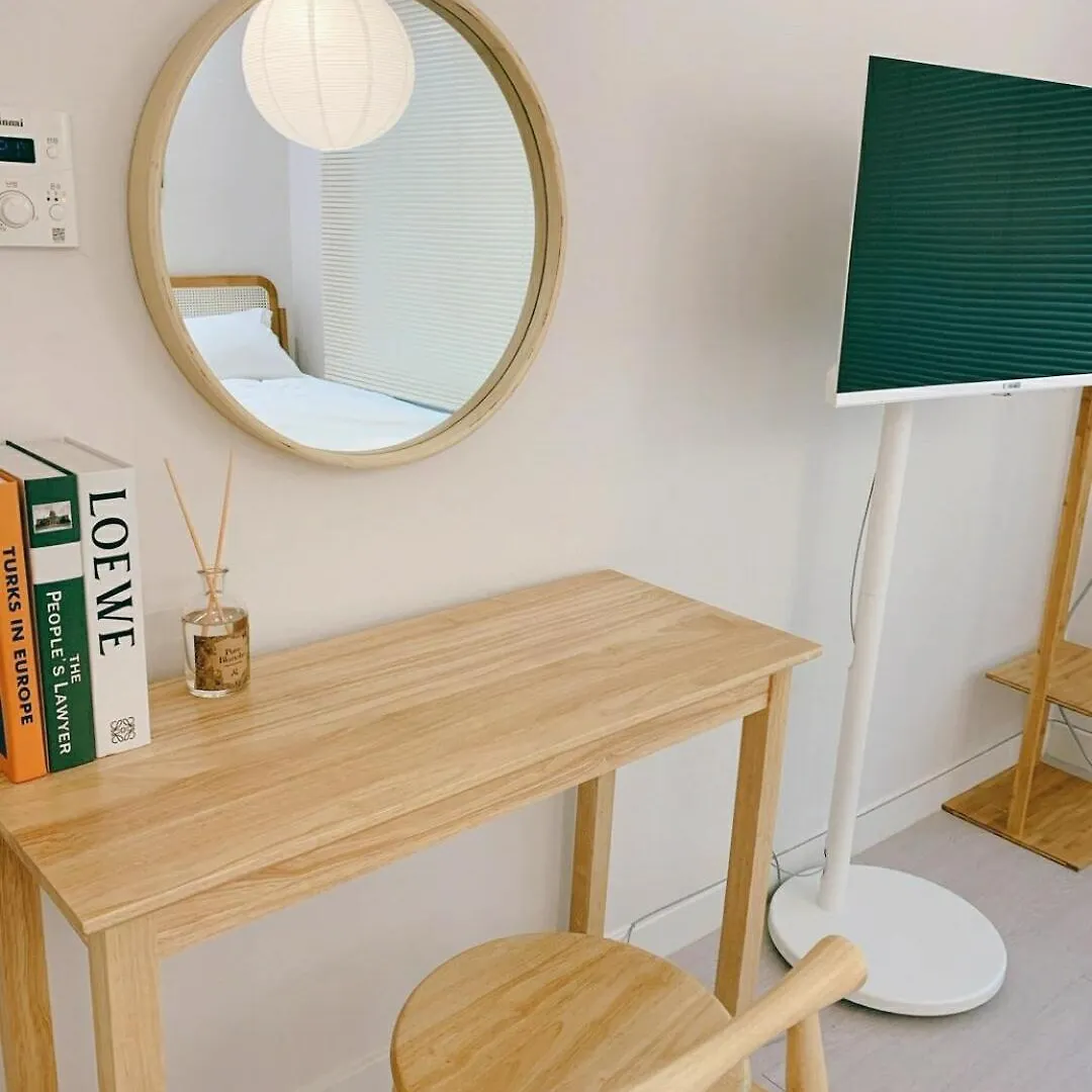 Hongdae, Gangnam, Seongsu, Subway Line 2, Accommodation For 6 People, Seoul Venture Town Station