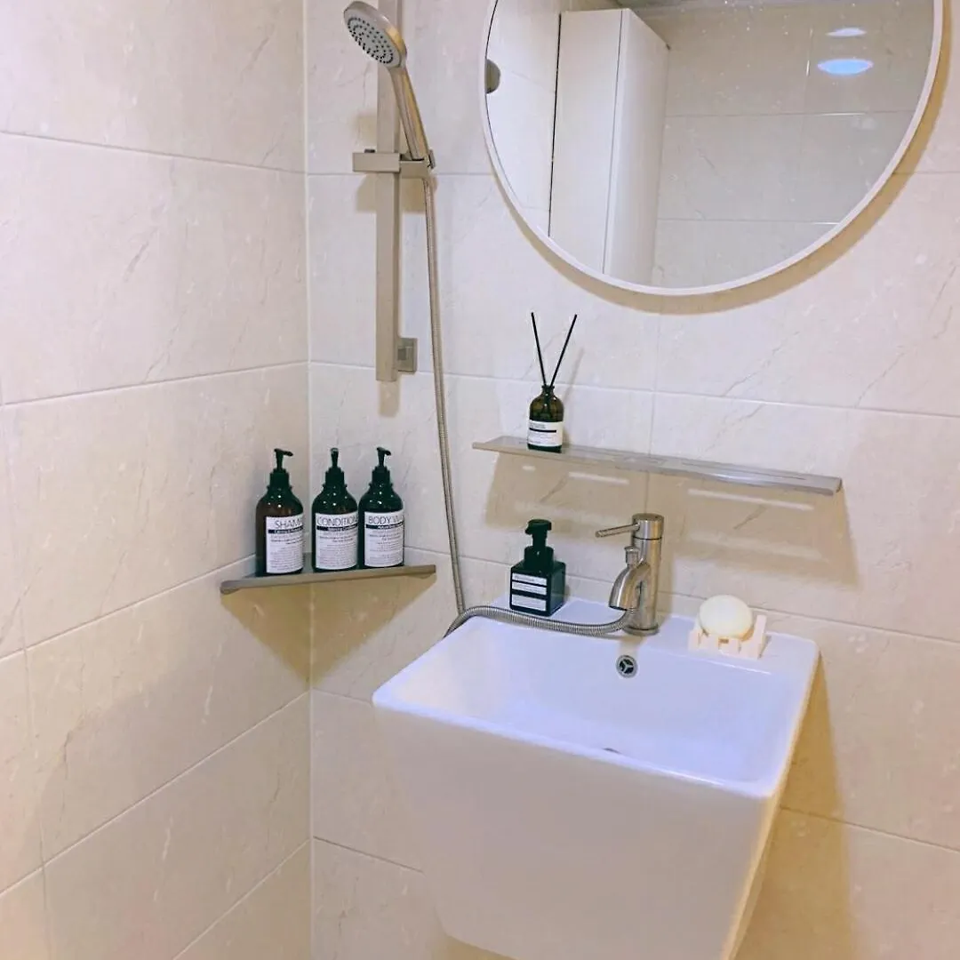 Hongdae, Gangnam, Seongsu, Subway Line 2, Accommodation For 6 People, Seoul Venture Town Station Lejlighed